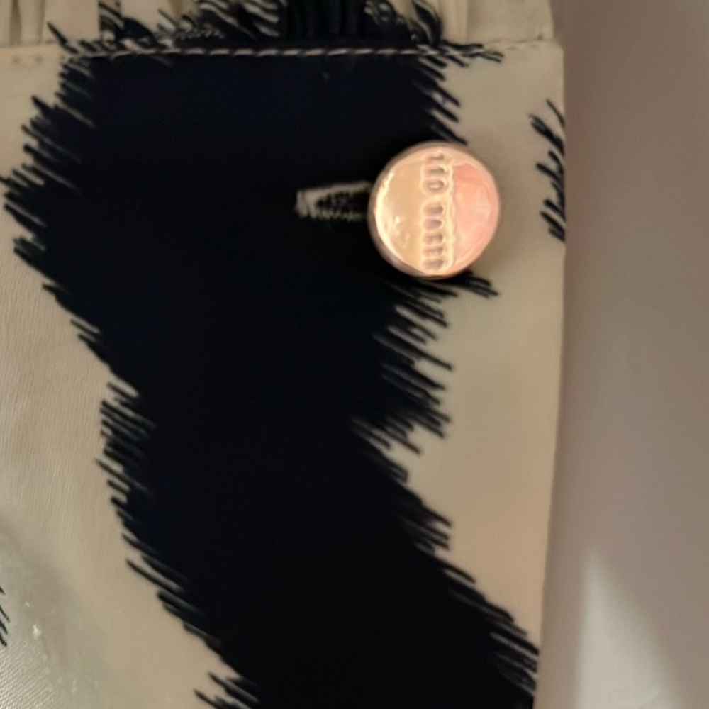 Elegant Black and White Patterned Dress - Picture 2 of 4